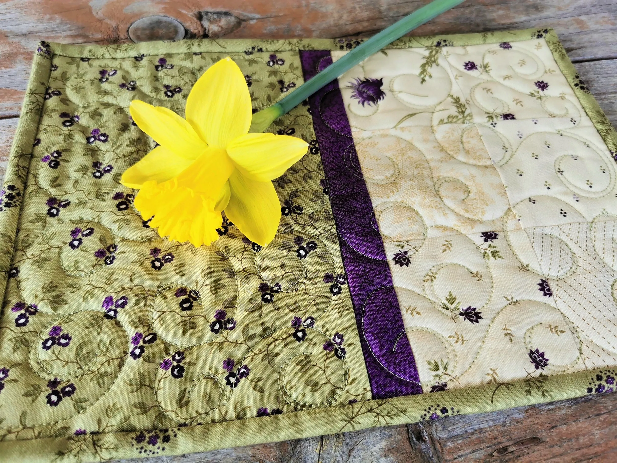 Green Floral Mini Quilt, Small Placemat, Quilted Mug Rug