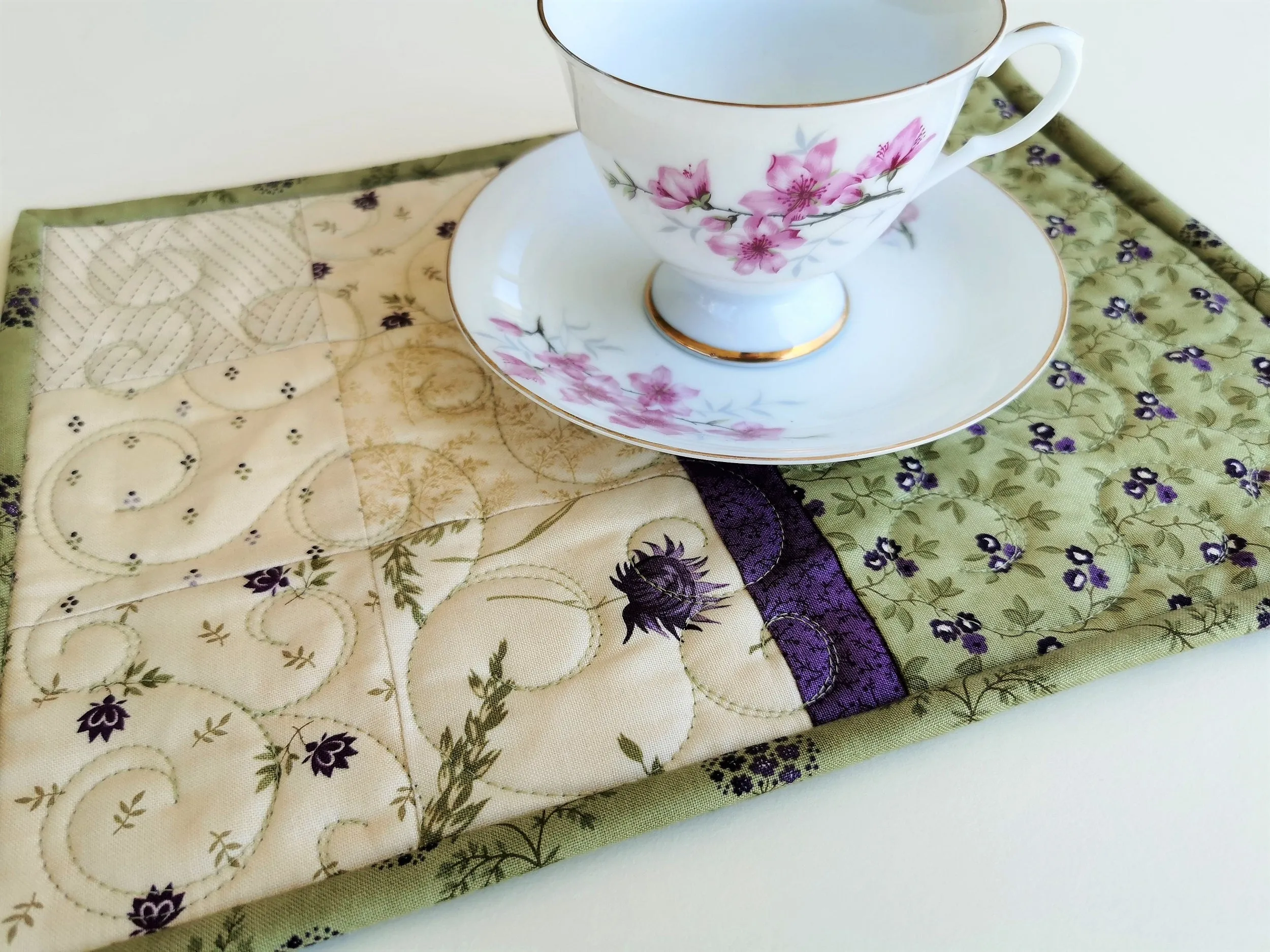 Green Floral Mini Quilt, Small Placemat, Quilted Mug Rug